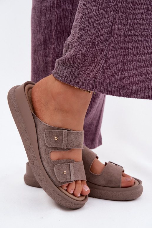 Piel Zapatillas de ante para mujer. con una plataforma Vinceza 66916 beige