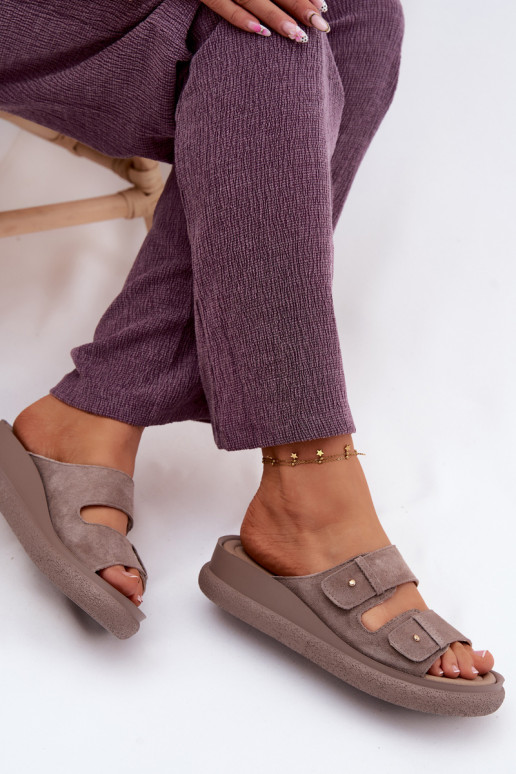 Piel Zapatillas de ante para mujer. con una plataforma Vinceza 66916 beige