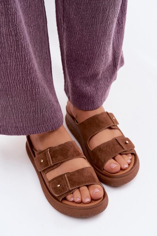 Piel Zapatillas de ante para mujer. con una plataforma Vinceza 66916 color marrón