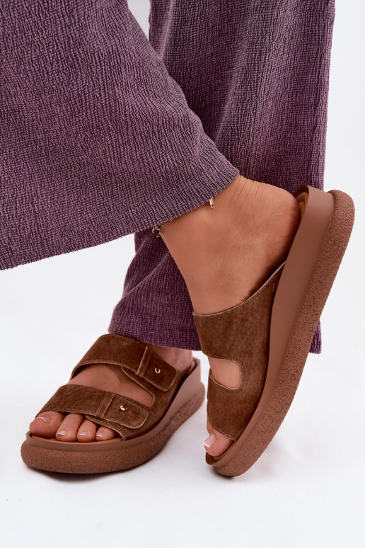 Piel Zapatillas de ante para mujer. con una plataforma Vinceza 66916 color marrón