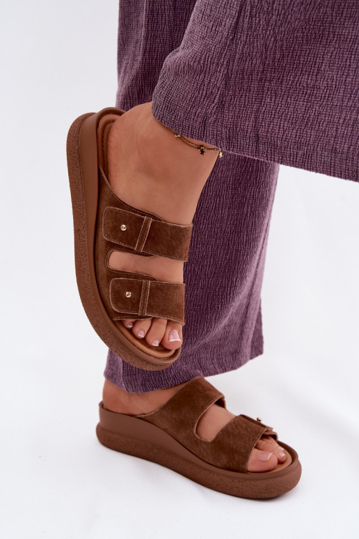 Piel Zapatillas de ante para mujer. con una plataforma Vinceza 66916 color marrón