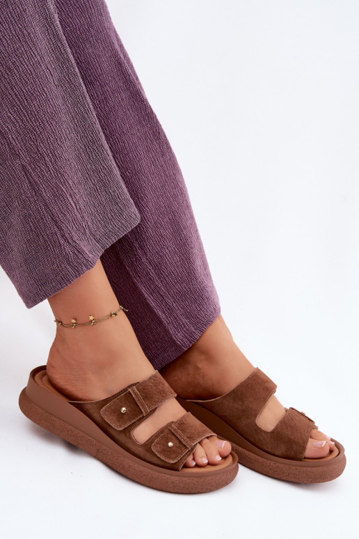 Piel Zapatillas de ante para mujer. con una plataforma Vinceza 66916 color marrón