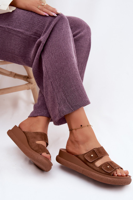 Piel Zapatillas de ante para mujer. con una plataforma Vinceza 66916 color marrón