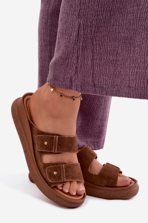 Piel Zapatillas de ante para mujer. con una plataforma Vinceza 66916 color marrón