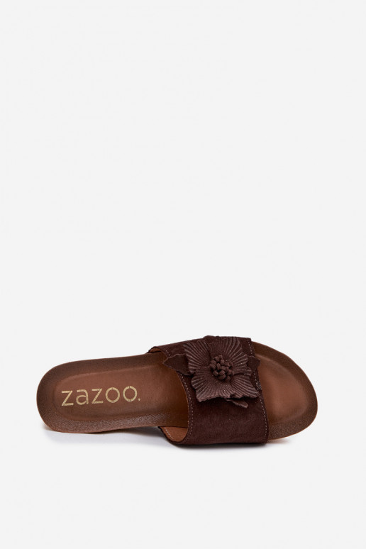 Zapatillas de ante color chocolate Zazoo 40312 con plataforma y adornos florales decorativos