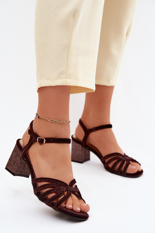 Sandalias de tacón alto de terciopelo para mujer en color chocolate D&A