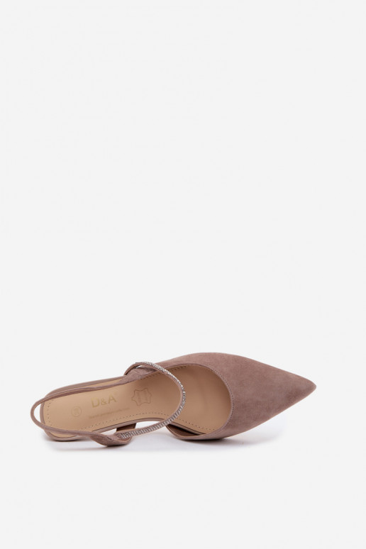 Zapatos de tacón elegantes de ante color arena con correas decorativas D&A