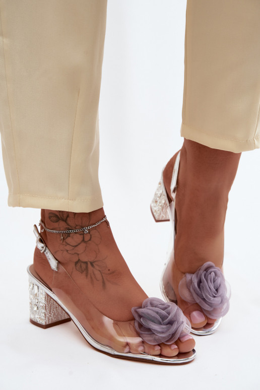 Sandalias transparentes plateadas con tacones y tachuelas brillantes D&A