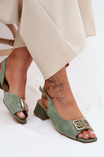 Sandalias elegantes con tacón de ante sintético verde