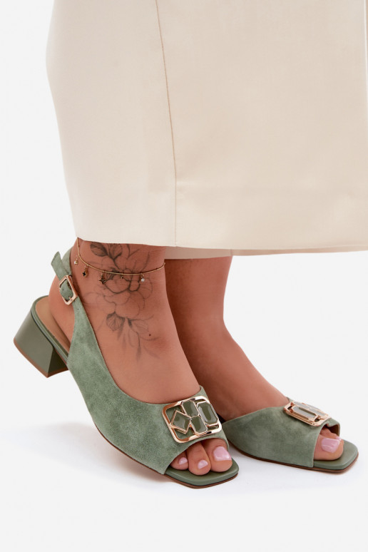 Sandalias elegantes con tacón de ante sintético verde
