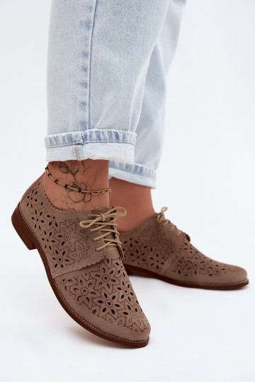 Zapatos de ante sintético con elementos de encaje y tacones anchos en color cappuccino