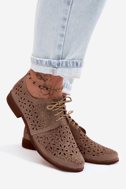 Zapatos de ante sintético con elementos de encaje y tacones anchos en color cappuccino