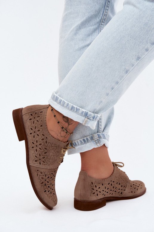 Zapatos de ante sintético con elementos de encaje y tacones anchos en color cappuccino