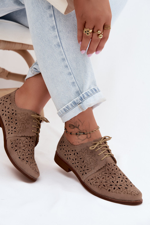 Piel de gamuza zapatos Femenino con elementos calados con tacones anchos Zazoo 4156 color capuchino