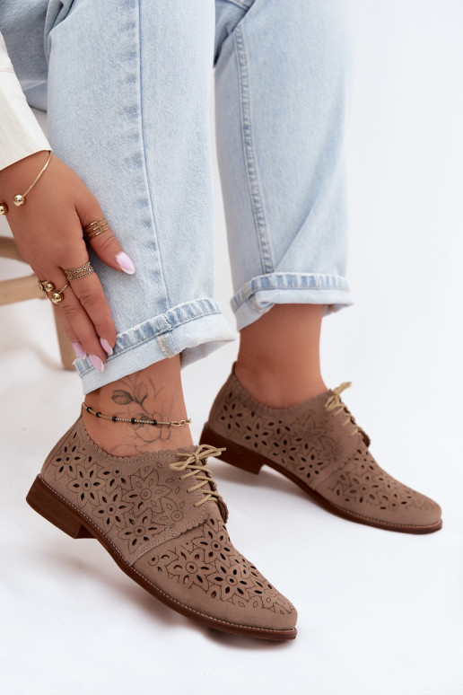 Piel de gamuza zapatos Femenino con elementos calados con tacones anchos Zazoo 4156 color capuchino