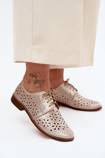 Zapatos de cuero con elementos de encaje y tacones anchos en dorado 2