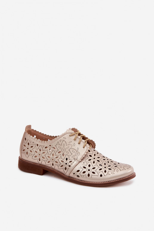 Zapatos de cuero con elementos de encaje y tacones anchos en dorado