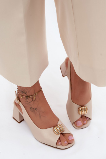 Sandalias de mujer con detalles dorados en tacón bloque Sergio Leone SK159 en color arena