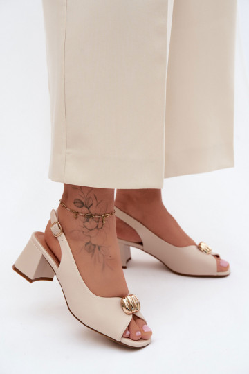 Sandalias de mujer con detalles dorados en tacón bloque Sergio Leone SK159 en color arena 2