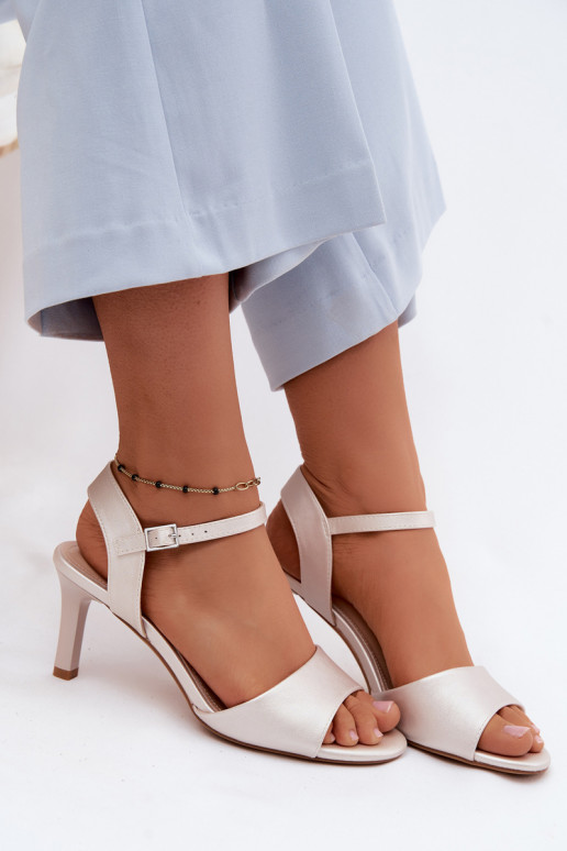Sandalias de mujer en tacón fino de color plata de Sergio Leone