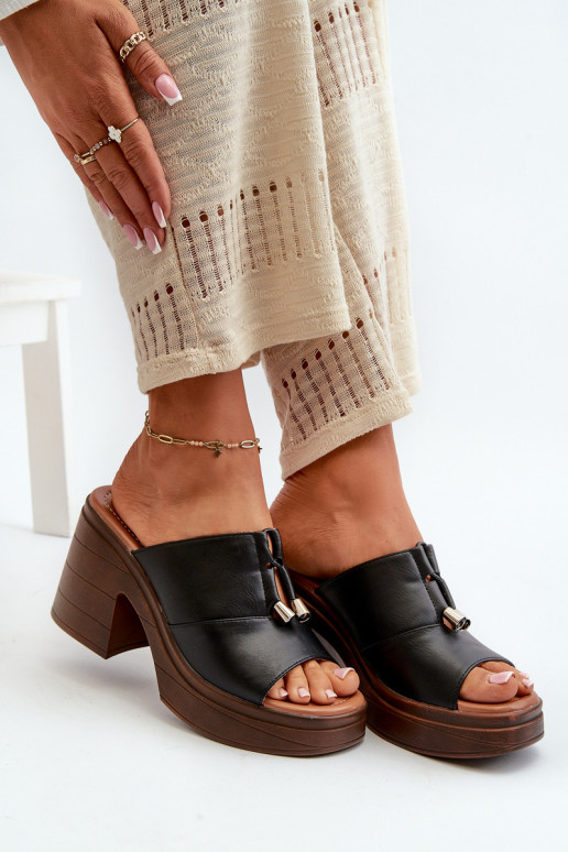 zapatillas de mujer de cuero ecológico con una plataforma I Klocku de color negro Dafira