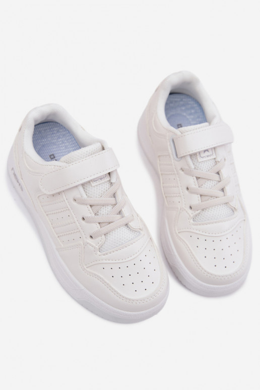 Zapatillas modelo zapatos. Infantil con sujetadores adhesivos el color blanco Neressa