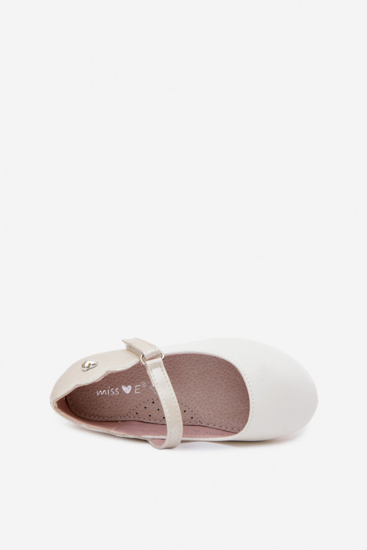 bailarinas Infantil con correas con sujetadores adhesivos I Ozdobnym con corazonesm el color blanco Mossy