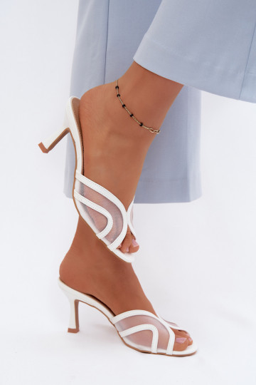 Zapatillas con tacones Typu Szpilka con malla el color blanco Starla