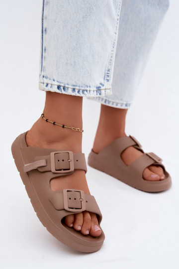 Mules ligeras para mujer D.Franklin DFSH413004 en color arena 2