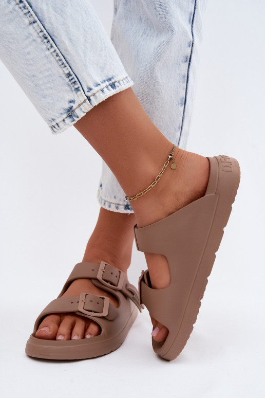 Mules ligeras para mujer D.Franklin DFSH413004 en color arena
