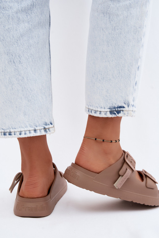 Mules ligeras para mujer D.Franklin DFSH413004 en color arena