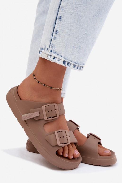 Mules ligeras para mujer D.Franklin DFSH413004 en color arena