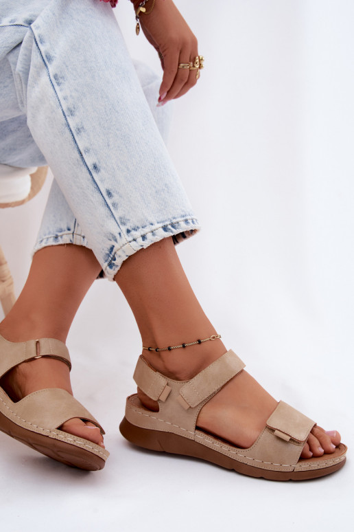 Sandalias de mujer con una plataforma beige Linora
