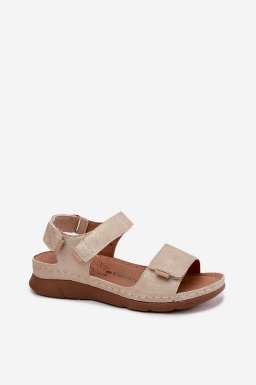 Sandalias de mujer con una plataforma color dorado Linora