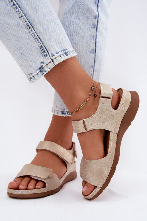 Sandalias de mujer con una plataforma color dorado Linora