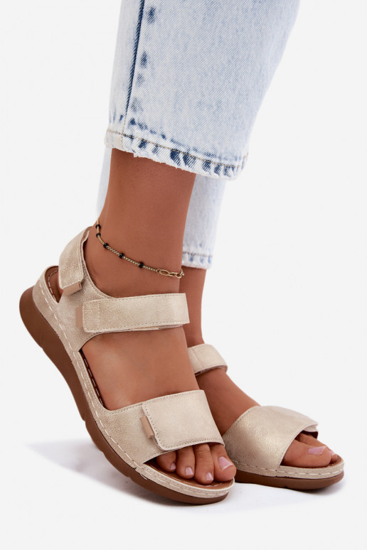 Sandalias de mujer con una plataforma color dorado Linora