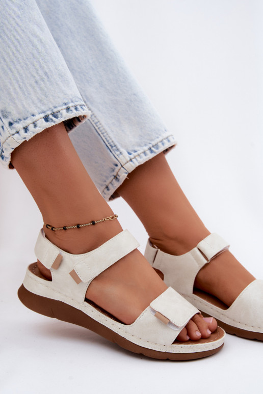 Sandalias de mujer con una plataforma el color blanco Linora
