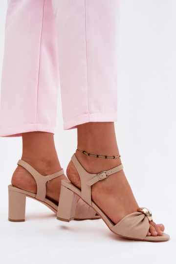 Sandalias de mujer de cuero sintético con tacones color arena Spella 2