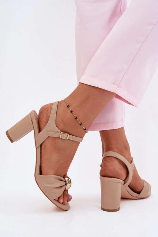 Sandalias de mujer de cuero sintético con tacones color arena Spella