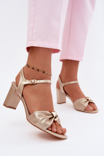 Sandalias de mujer de cuero sintético con tacones color oro Spella 2