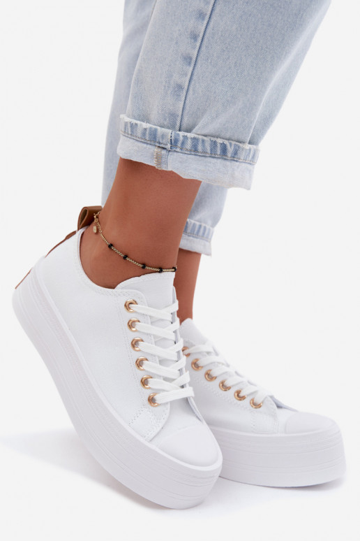 Zapatos de ocio con una plataforma el color blanco Amalfi
