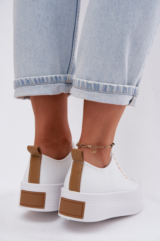 Zapatos de ocio con una plataforma el color blanco Amalfi