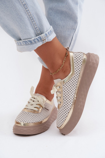 Zapatos de mujer de ante sintético con plataforma y elementos recortados en color arena Lessa