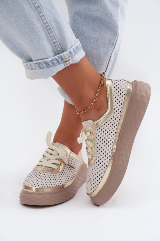 Piel de gamuza zapatos Femenino con una plataforma con elementos calados beige Lessa