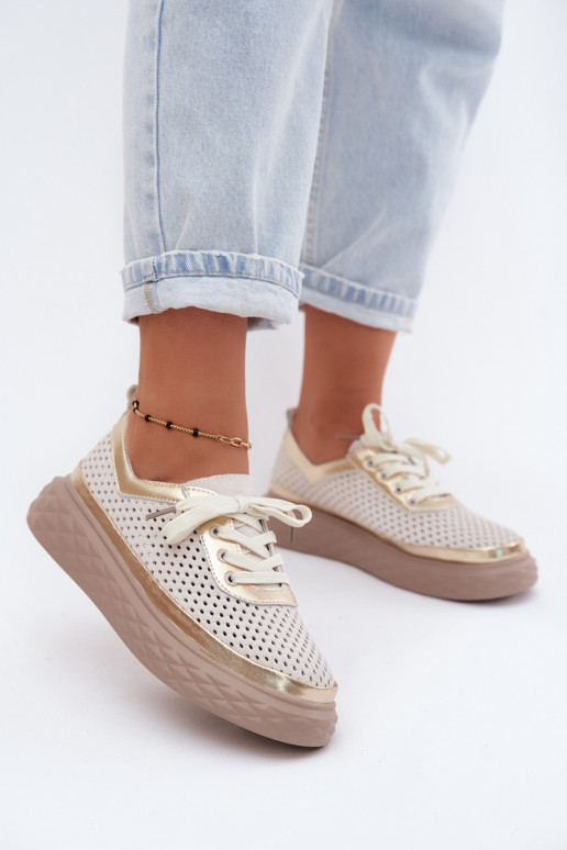 Zapatos de mujer de ante sintético con plataforma y elementos recortados en color arena Lessa