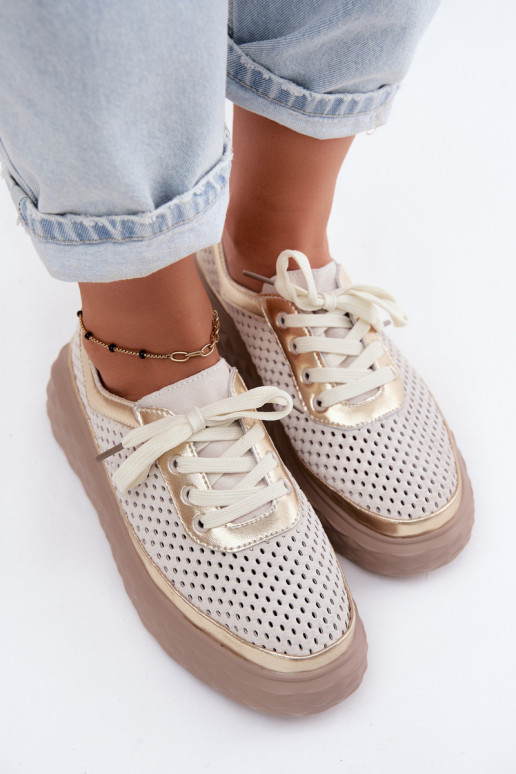 Piel de gamuza zapatos Femenino con una plataforma con elementos calados beige Lessa