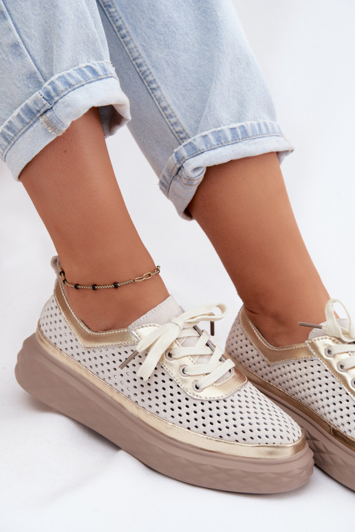 Piel de gamuza zapatos Femenino con una plataforma con elementos calados beige Lessa