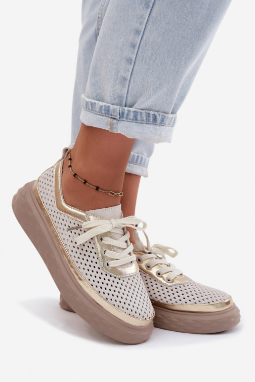 Zapatos de mujer de ante sintético con plataforma y elementos recortados en color arena Lessa