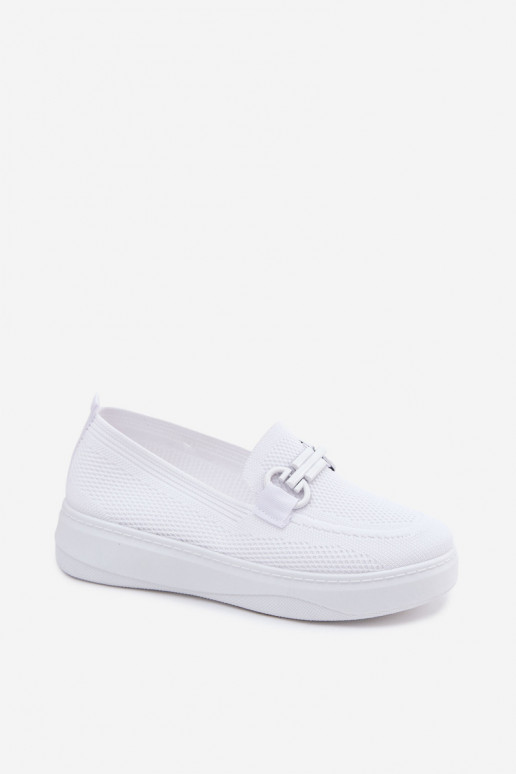  zapatos Femenino con una plataforma con adornos el color blanco Freshy