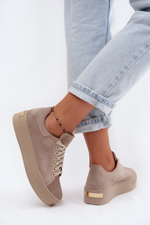 Piel de gamuza Zapatillas modelo zapatos. Femenino con una plataforma Zazoo N408S7 beige